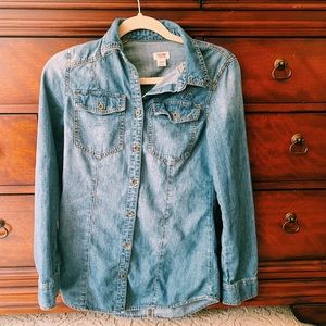 DENIM BUTTON DOWN SHIRT